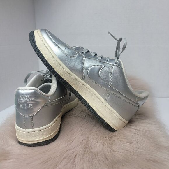 Nike Air Force 1 Liquid Metal Chrome Silver Sneakers 5 - Picture 6 of 10